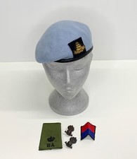 47 Regiment Royal Artillery Officer's Beret, Rank Slide & Lapel Badges. 54cm.