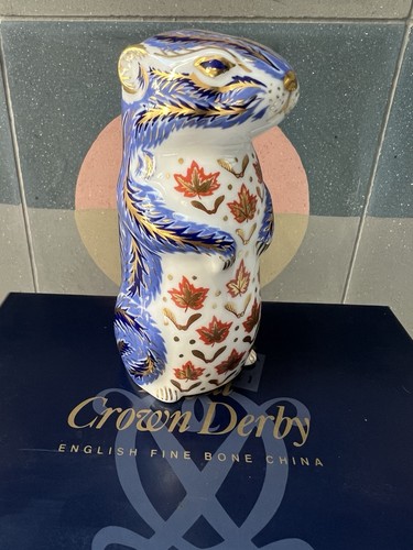 This cheeky royal crown - this,
