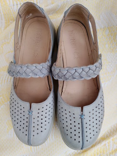 Hotter quaker pale blue mary - quaker,