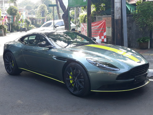 Aston martin dbs superleggera - martin,