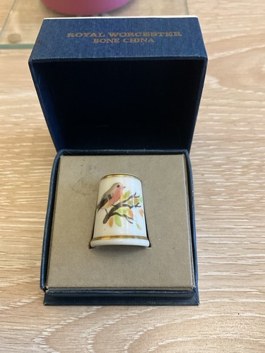 Royal worcester bird - worcester, thimble