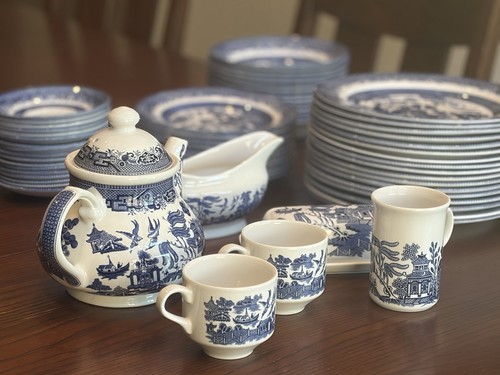 Churchill england blue willow - england,