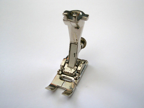 Bernina sewing machine zig zag - bernina,