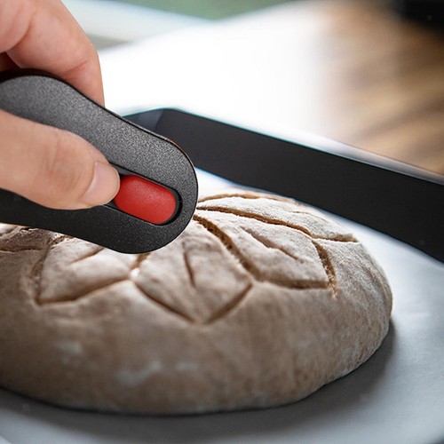 Magnetic bread cutter scoring - bread,