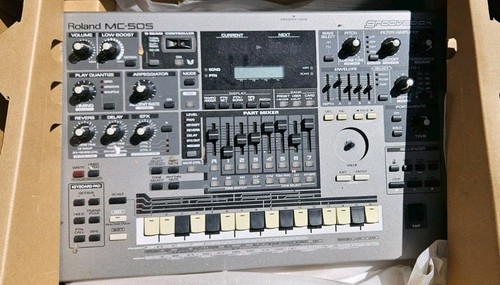 Roland 505 groovebox - mc-505,