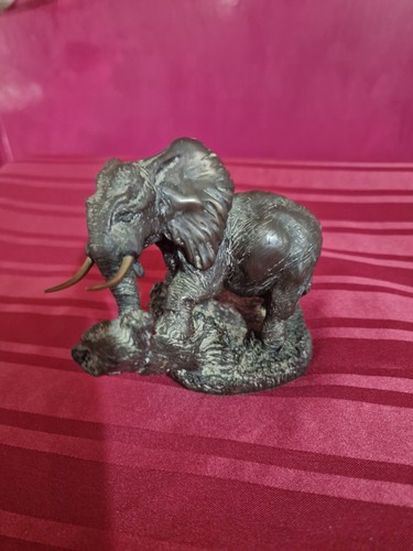Bronze effect modle elephant - bronze,