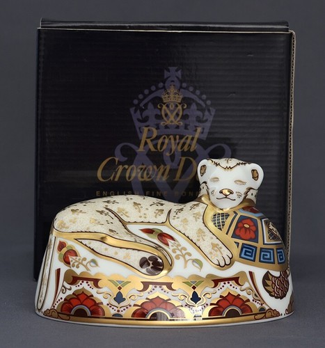 Royal crown derby lion cub - derby, cub'
