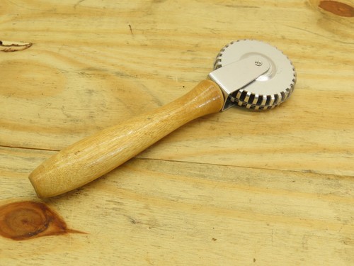 Vintage pastry metal wheel - metal, pie