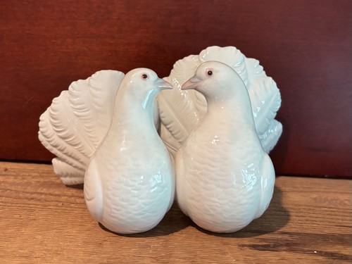 Lladró couple of - of, doves