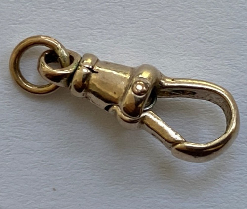 9ct yellow gold - gold, dog
