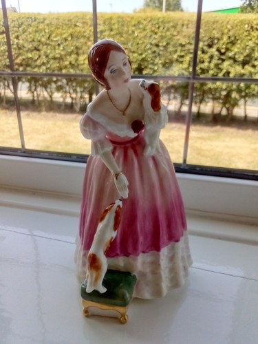 Royal doulton figurine queen - royal,