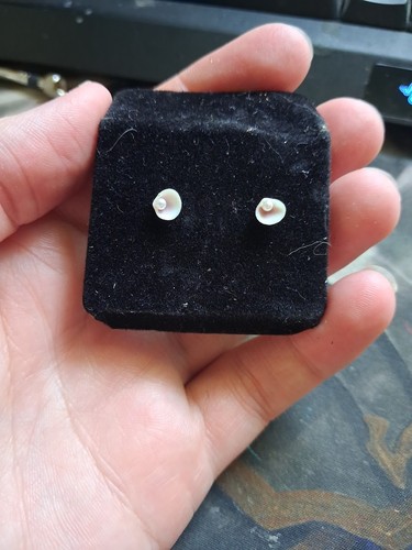 Mini shell earrings - shell,