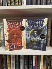Waterstones Exclusive Crescent City House Of Earth And Blood Sprayed Edge Maas