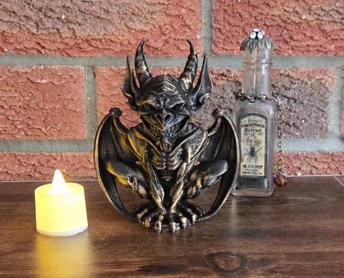 Haunting gargoyle statue - gargoyle,