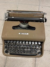 OLIVETTI LETTER 22 TYPEWRITER