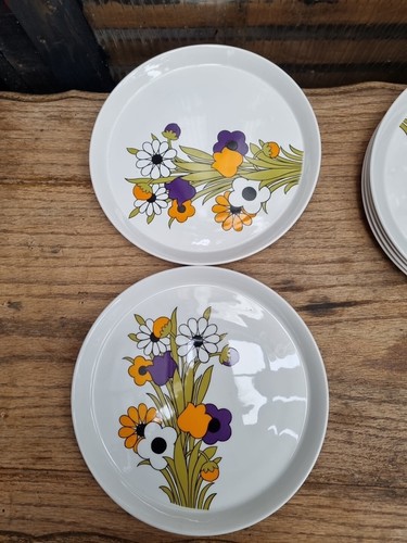 Royal tudor ware springtime - royal,