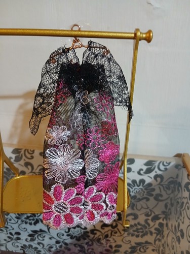Dolls house lace night - house,