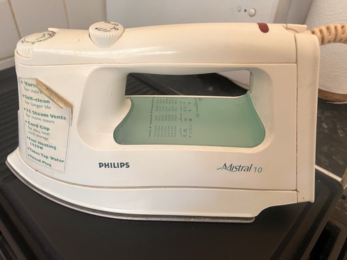 Phillips mistral steam iron - 10,
