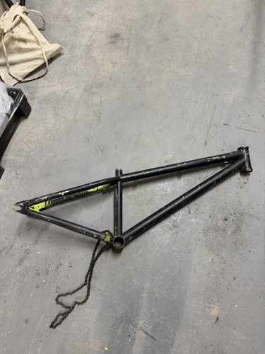 Saracen cr2 dirt jump bike - jump,