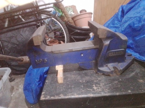 Record bench vice - record, no