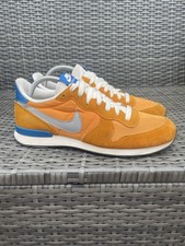 V RARE NIKE INTERNATIONALIST
