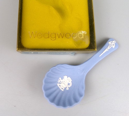 Wedgwood blue jasperware - blue,