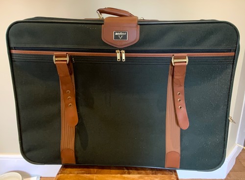 Suitcase green antler - in, by