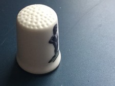 Thimble - Little boy peeing statue - A1