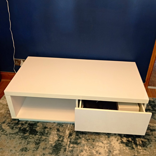 White coffee table very - table, in