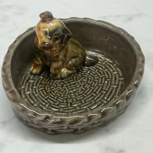 Wade trinket pin - dish, alsation