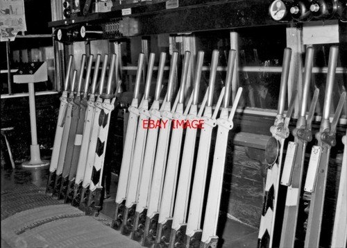Photo midgham signal box - ,