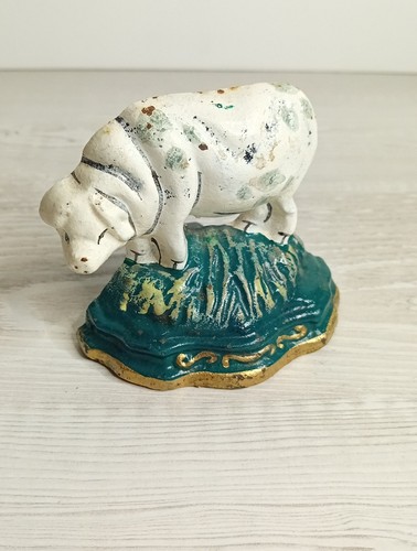 Vintage grumpy spotty pig cast - vintage,