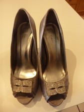 VT COLLECTION UK 5 PEWTER SATIN DIAMANTE TRIMMED EVENING SHOES GOOD CONDITION