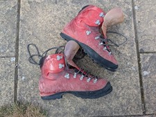 Scarpa OMEGA Plastic Thermo  Boots UK Size  9, Red, Mountaineering, Ice Climbing