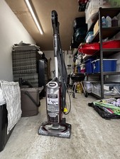 Shark NV681UKT Powered