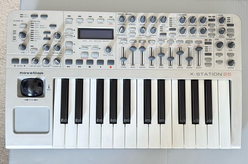 Novation station va - x-station,