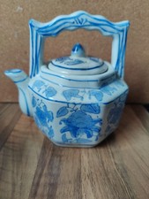 chinese blue and white teapot