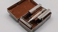 Vintage1920-30s Gillette  Safety Razor In Metal Case Brit.Pat. Made In England 