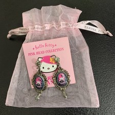 Tarina Tarantino Hello Kitty