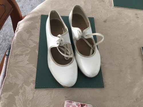 Bloch white tap shoes - , size
