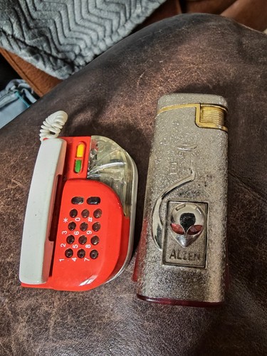 Two vintage lighters bundle - lighters,