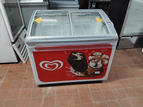 Commercial wall chest ice - chest,