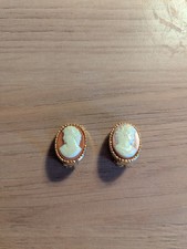 SMALL VINTAGE CAMEO CLIP-ON