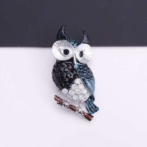 Owl branch brooch elegant - on,