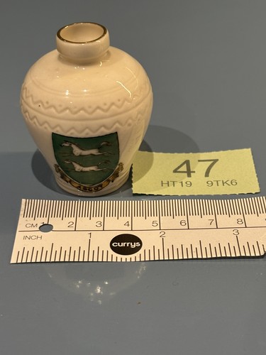 Goss crested china urn - h,