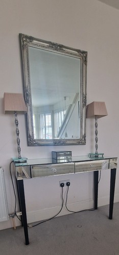 Mirrored dressing table with - table,