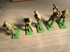 BRITAINS 5 AMERICAN SOLDIERS