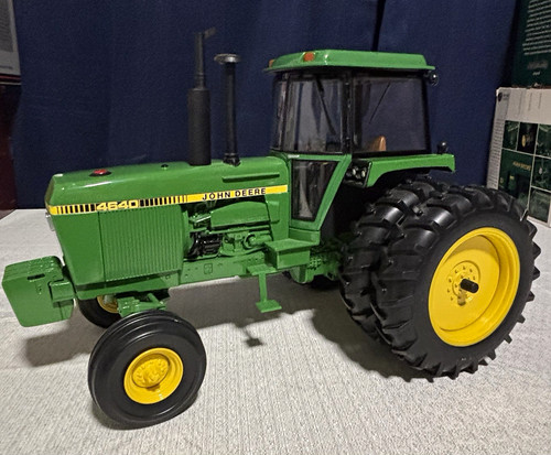 John deere 4640 - deere, dealer