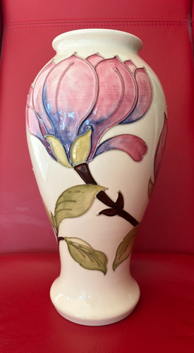 Moorcroft vase magnolia on - vase,