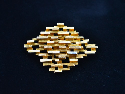 Vintage sphinx 1250 brooch - vintage,